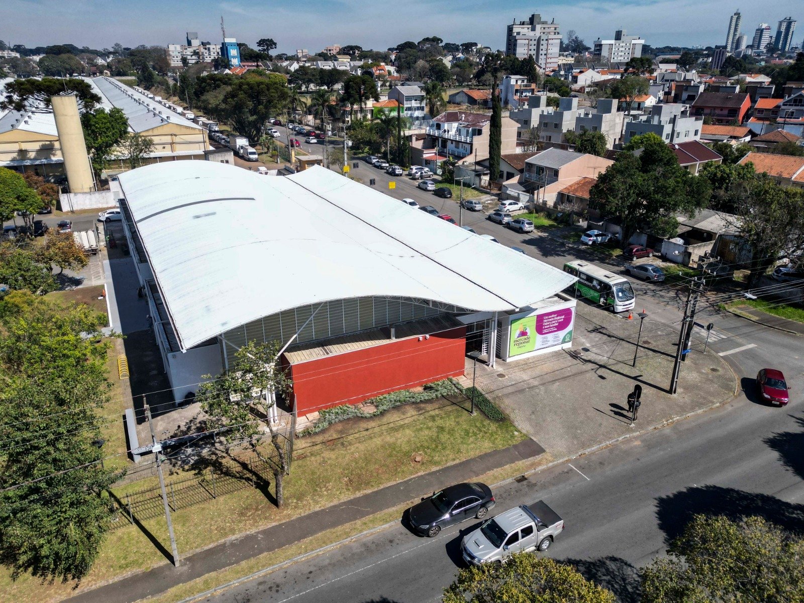 Mercado Regional Cajuru celebra 14 anos como referência em produtos frescos na região leste